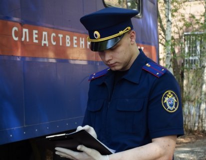 В Югорске проводится проверка по факту получения тяжелых травм малолетним ребенком, упавшим из окна